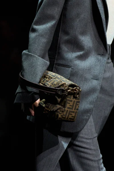 Look 24